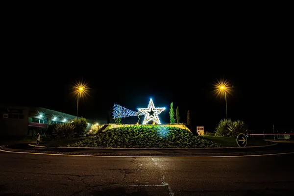 Étoile filante sur rond-point