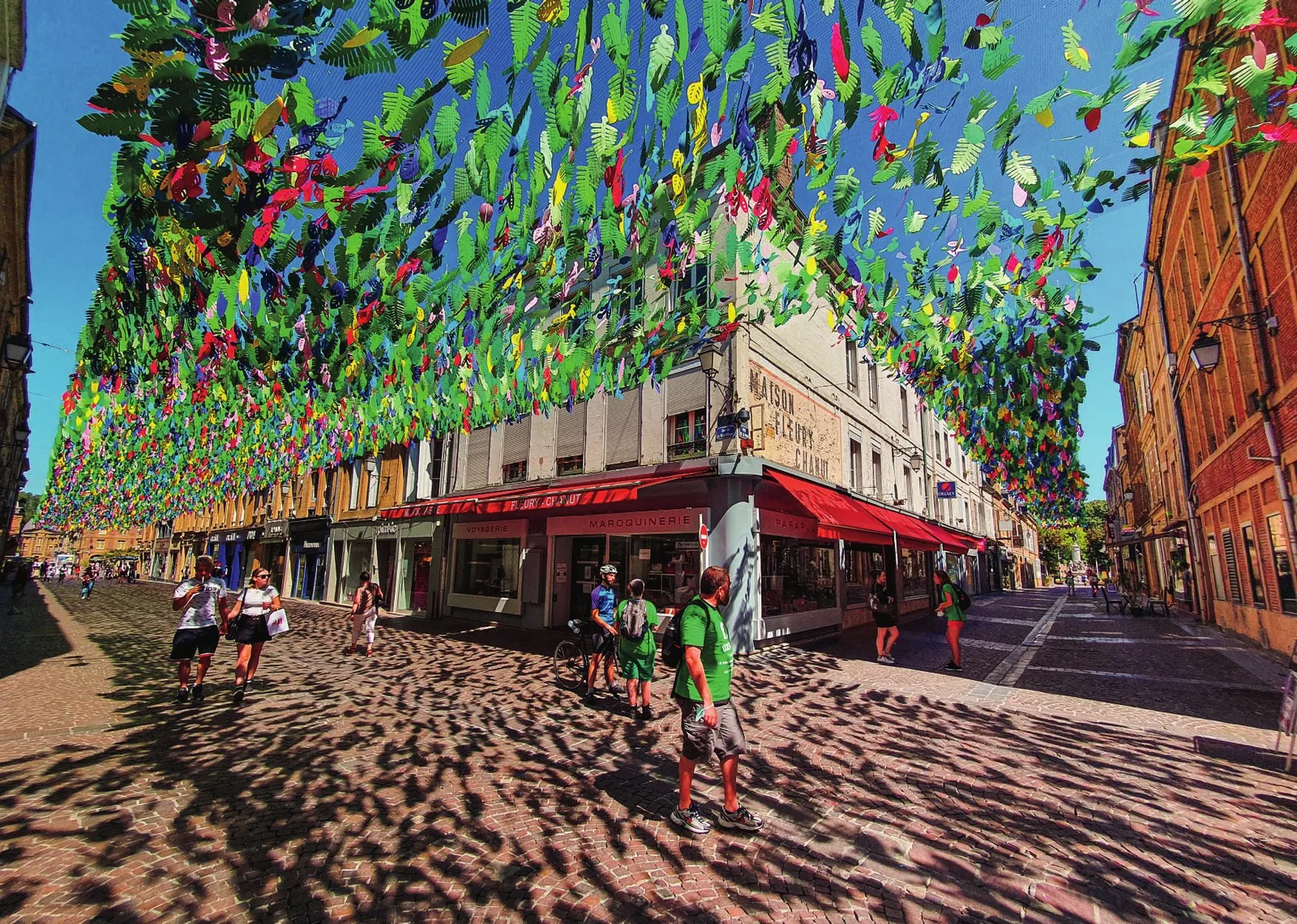 Rue commerçante à l'ombre d'un plafond Tropicalia