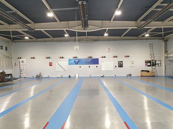 Salle d'escrime de Bailly-Romainvilliers (77) : escrime, aire de jeu éclairée par Speqtris (photo 1 sur 2)